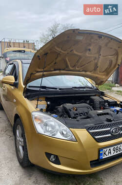 Хэтчбек Kia Ceed 2008 в 