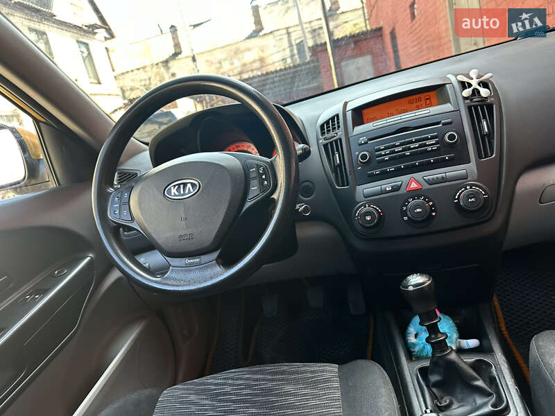Хетчбек Kia Ceed 2008 в Дніпрі