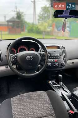 Хетчбек Kia Ceed 2008 в 