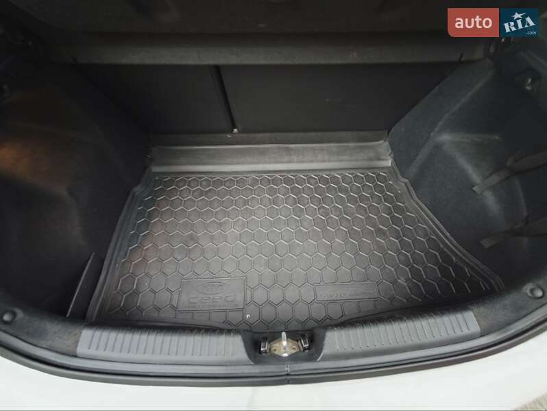 Хэтчбек Kia Ceed 2016 в Днепре фото 20 Хэтчбек Kia Ceed 2016 в Днепре