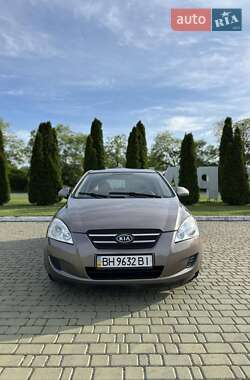 Хэтчбек Kia Ceed 2007 в 