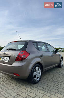 Хэтчбек Kia Ceed 2007 в 