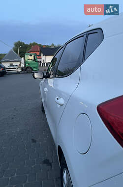 Хэтчбек Kia Ceed 2012 в 