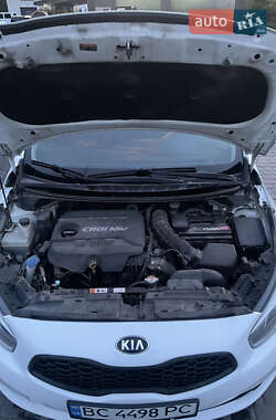 Хэтчбек Kia Ceed 2012 в 