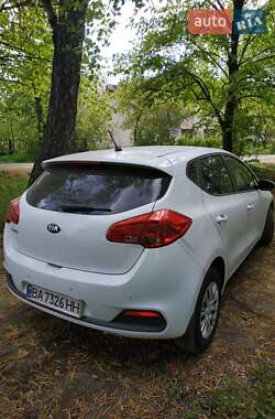 Хэтчбек Kia Ceed 2013 в 