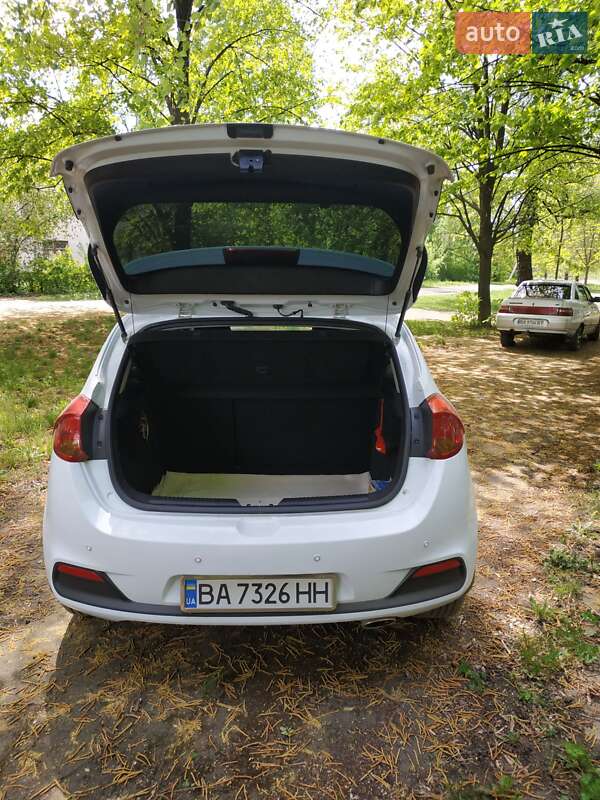 Хэтчбек Kia Ceed 2013 в Новоукраинке