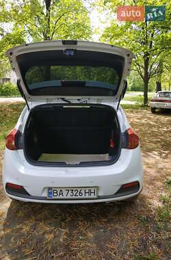 Хэтчбек Kia Ceed 2013 в 