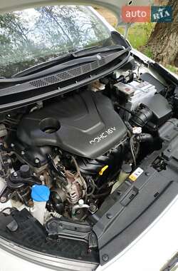 Хэтчбек Kia Ceed 2013 в 