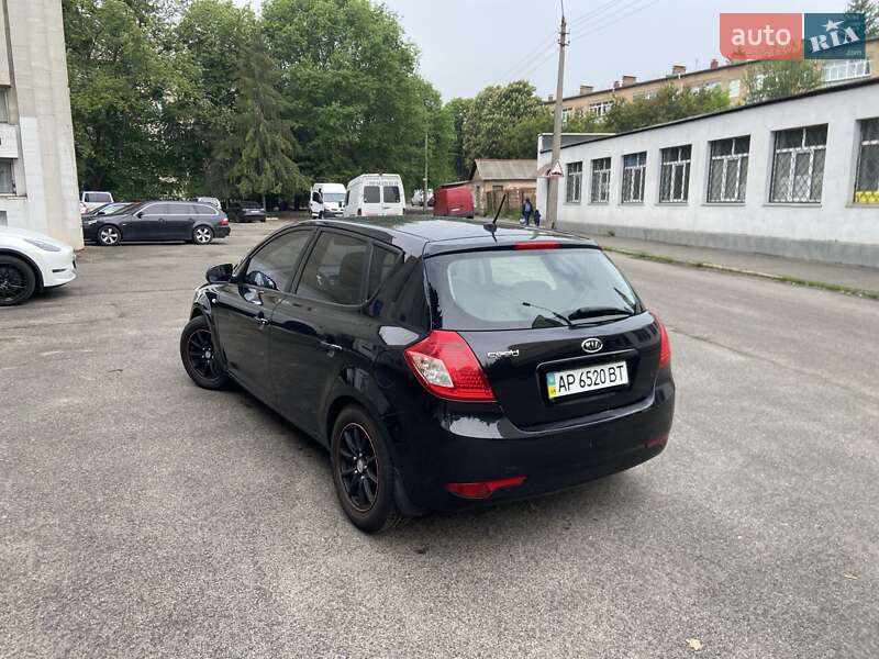 Хэтчбек Kia Ceed 2009 в Киеве
