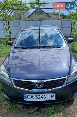 Хэтчбек Kia Ceed 2011 в Саврани