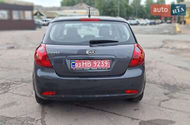 Хэтчбек Kia Ceed 2009 в 