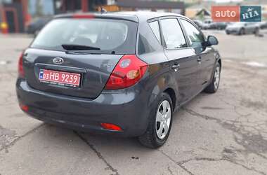 Хэтчбек Kia Ceed 2009 в 