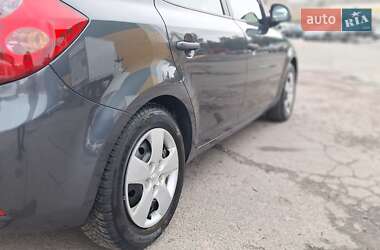 Хэтчбек Kia Ceed 2009 в 