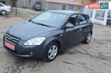 Хэтчбек Kia Ceed 2009 в 