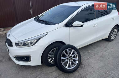 Хэтчбек Kia Ceed 2018 в 