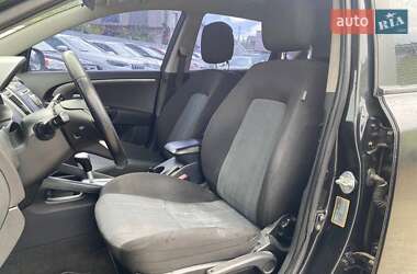 Хэтчбек Kia Ceed 2011 в 