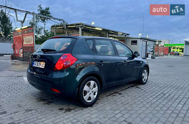 Хэтчбек Kia Ceed 2008 в 