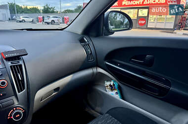Хэтчбек Kia Ceed 2008 в 
