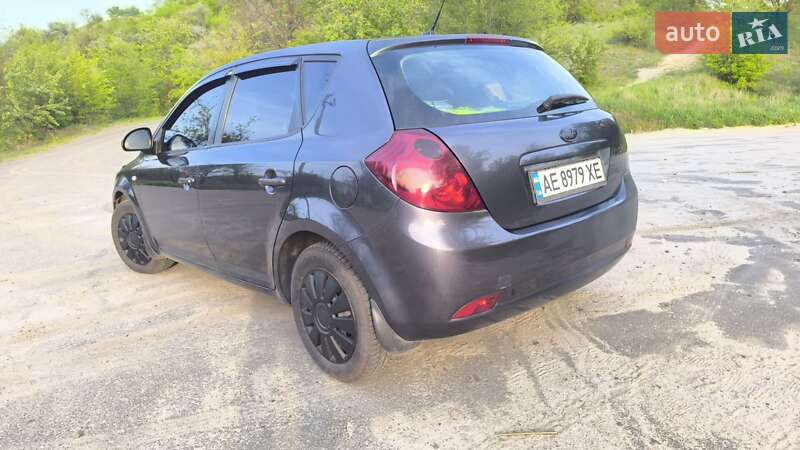Хэтчбек Kia Ceed 2007 в Широкой Даче