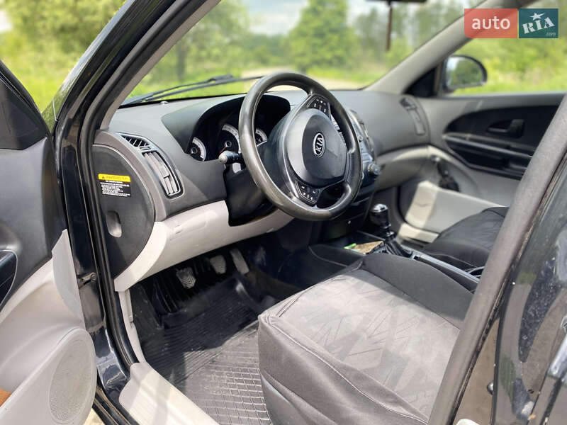 Хэтчбек Kia Ceed 2008 в Львове