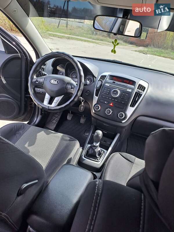 Универсал Kia Ceed 2011 в Краснограде