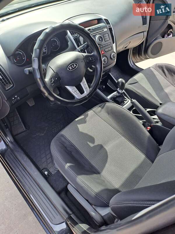 Универсал Kia Ceed 2011 в Краснограде