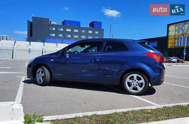 Хэтчбек Kia Ceed 2009 в 