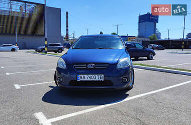 Хэтчбек Kia Ceed 2009 в 