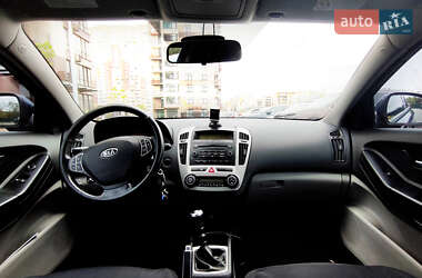 Хэтчбек Kia Ceed 2009 в 