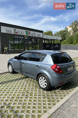 Хэтчбек Kia Ceed 2008 в 
