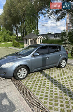 Хэтчбек Kia Ceed 2008 в 