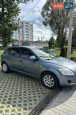 Хэтчбек Kia Ceed 2008 в 