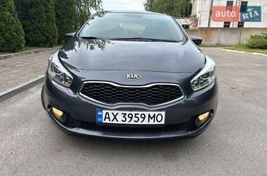 Хэтчбек Kia Ceed 2012 в 