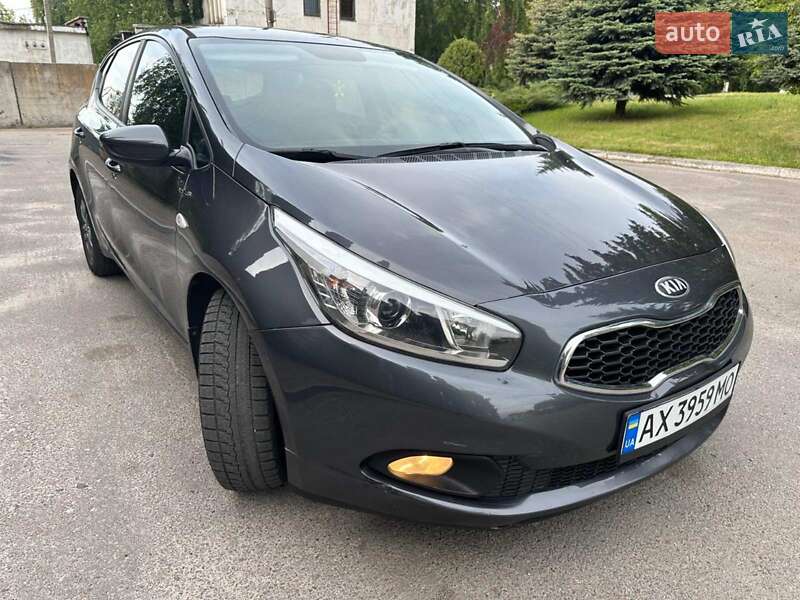 Хэтчбек Kia Ceed 2012 в Краснограде