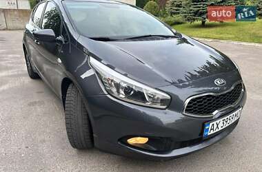 Хэтчбек Kia Ceed 2012 в 