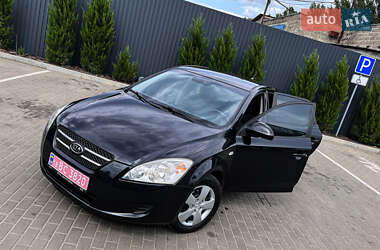 Хэтчбек Kia Ceed 2007 в 