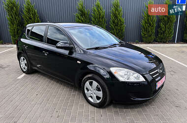 Хэтчбек Kia Ceed 2007 в 