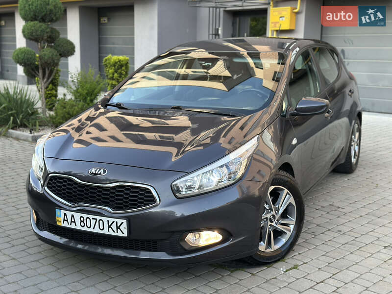 Хэтчбек Kia Ceed 2013 в 
