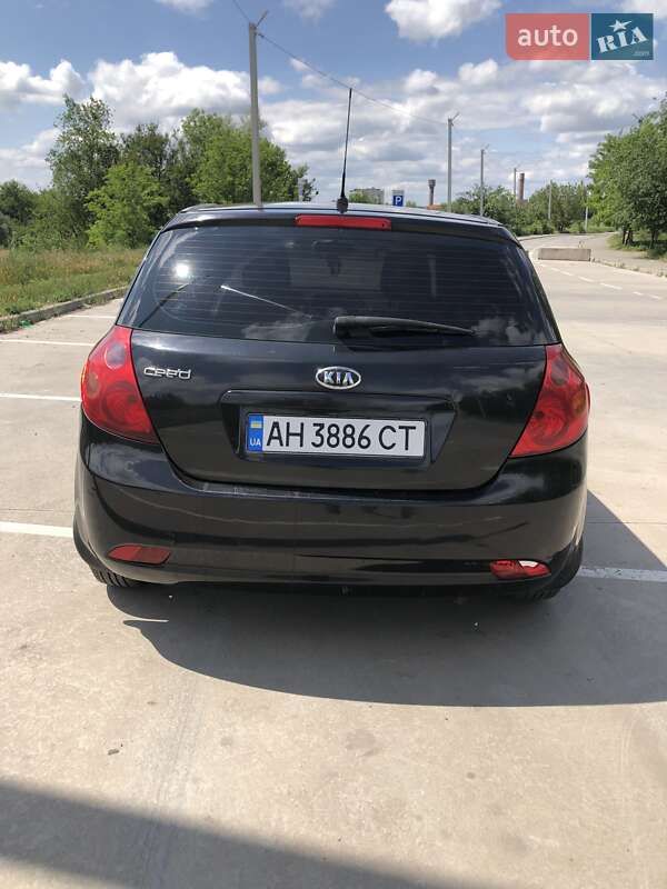 Хэтчбек Kia Ceed 2008 в Синельниково