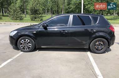 Хэтчбек Kia Ceed 2008 в 