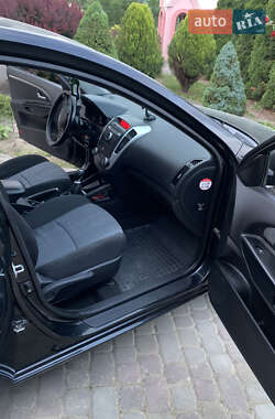 Хэтчбек Kia Ceed 2009 в 