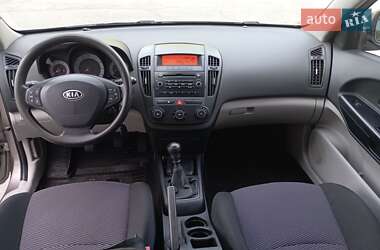 Хэтчбек Kia Ceed 2007 в 