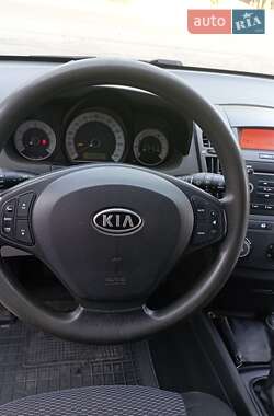 Хэтчбек Kia Ceed 2007 в 