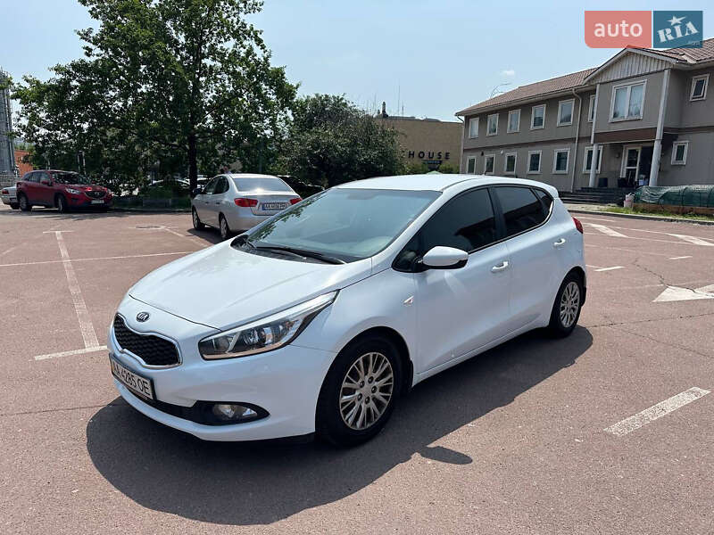 Хэтчбек Kia Ceed 2013 в 