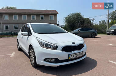 Хэтчбек Kia Ceed 2013 в 
