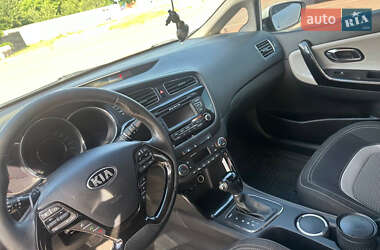 Хэтчбек Kia Ceed 2013 в 