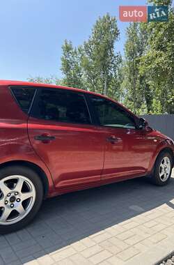 Хэтчбек Kia Ceed 2008 в 