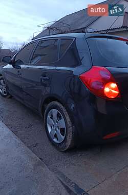 Хэтчбек Kia Ceed 2008 в 