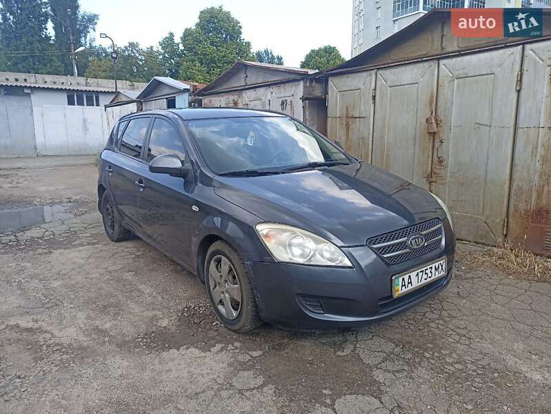 Хэтчбек Kia Ceed 2008 в Киеве