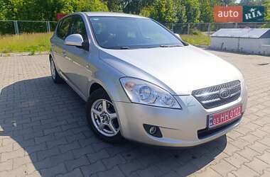 Хетчбек Kia Ceed 2009 в 